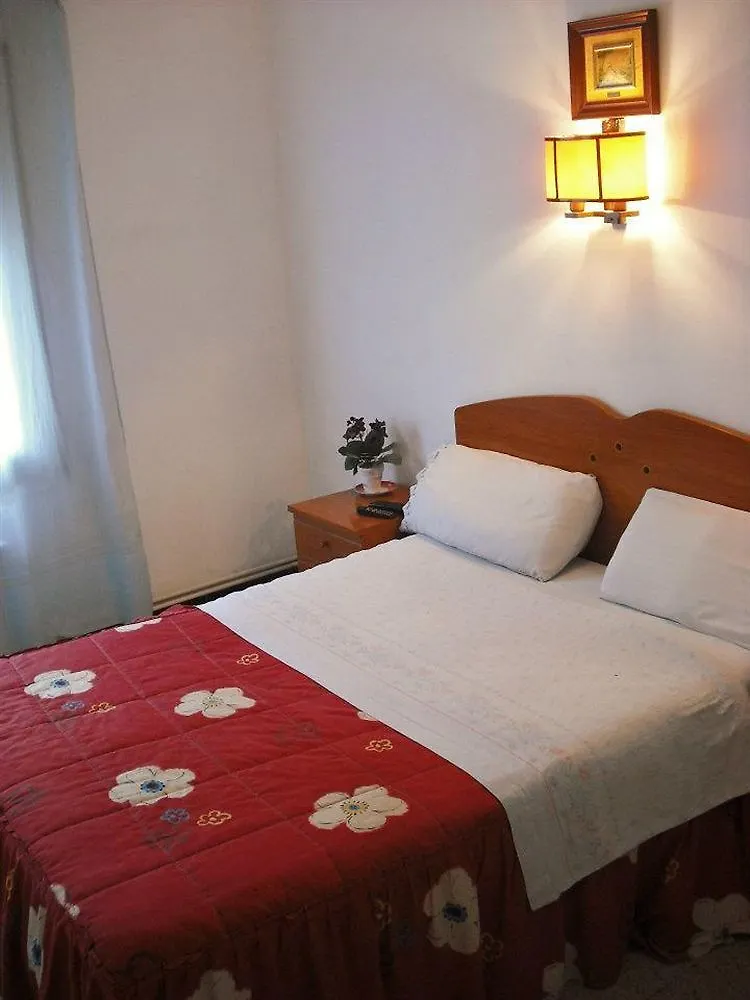Hostal Cassa Касса-де-ла-Сельва Гостевой дом