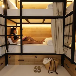 Hostal Black And White